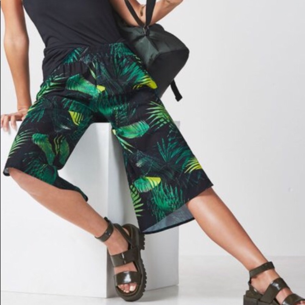 Fabletics Tropical Print Culottes NWOT